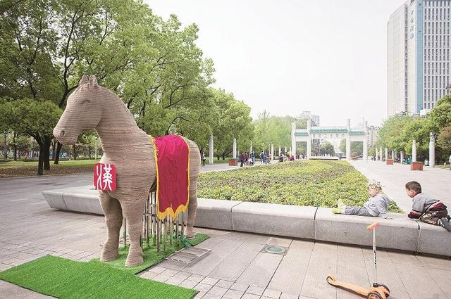 為武漢馬拉松加油 3D概念打印馬亮相武漢
武漢馬拉松,東莞馬拉松,3D打印馬,3D打印機器人,3d打印平臺,e鍵打印